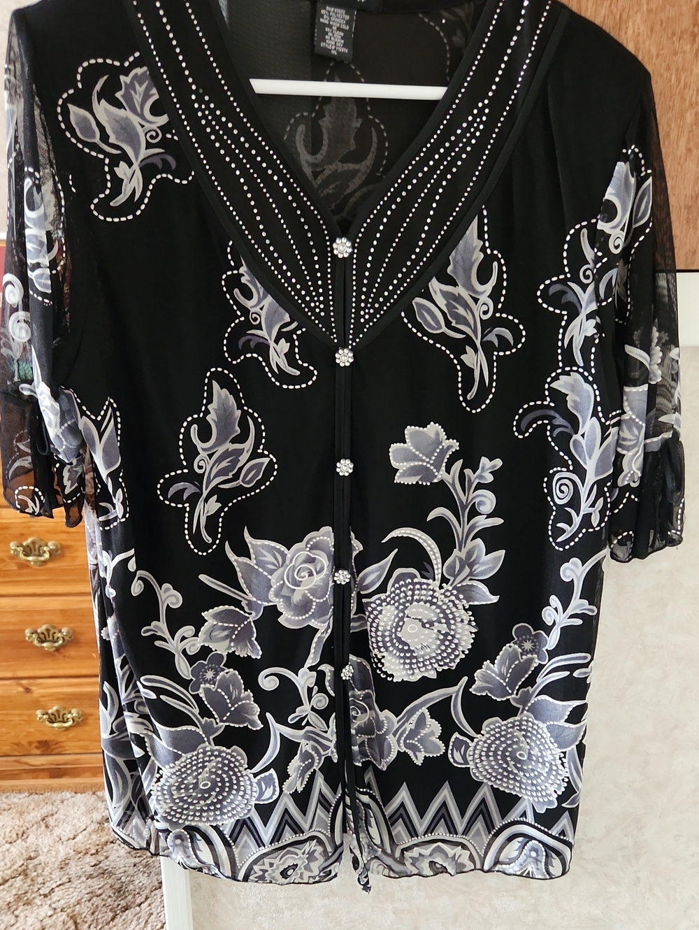 1XL Black Floral Embellished V-Neck Blouse Under Body Plain Black Layer List#79